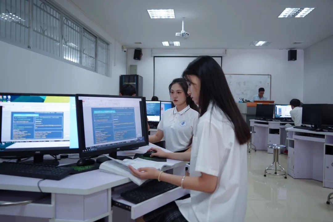 师姐带你飞！解锁这个国家级课程加持的学院有多牛！