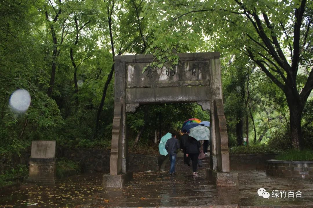 敬亭山唐李白什么时候写的,独坐敬亭山真的是李白写的吗