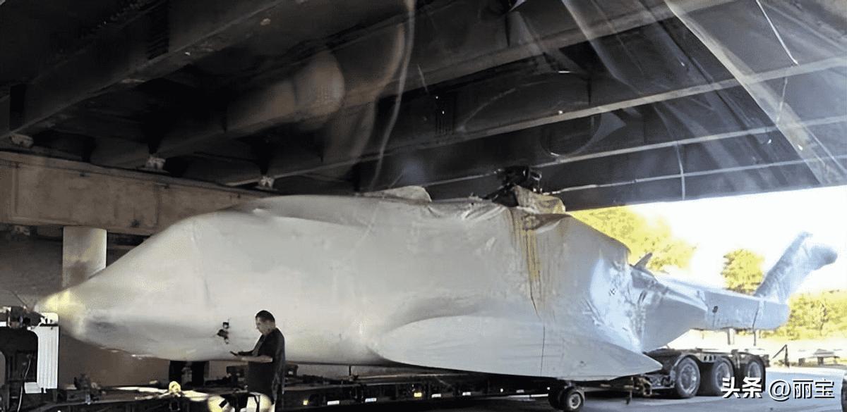 女子身着日本侵华军装露脸,女子穿日军军服拍照被抓