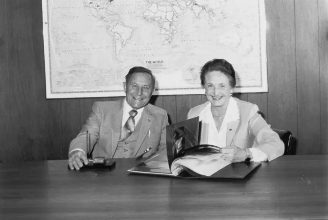 靠“耍大牌”年赚240亿！最嚣张的甲方，为何让耐克阿迪抢着求虐