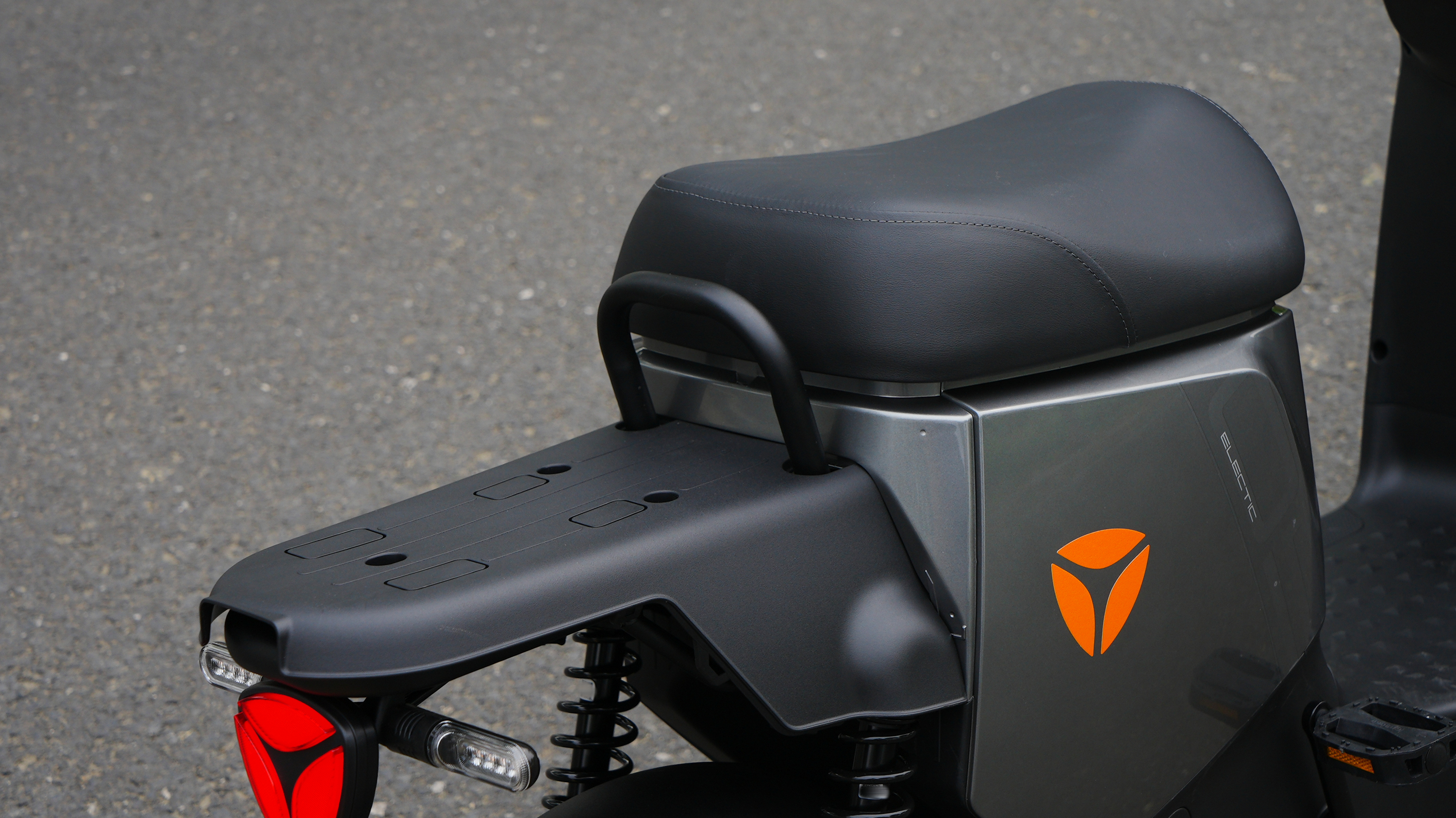 合格的“*男猛**”坐骑什么样？一文看透电动车选购（附实例解析）