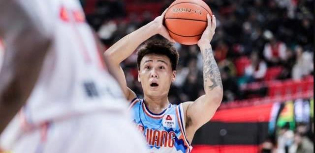 赵睿拥抱小女孩,赵睿被女粉丝包围