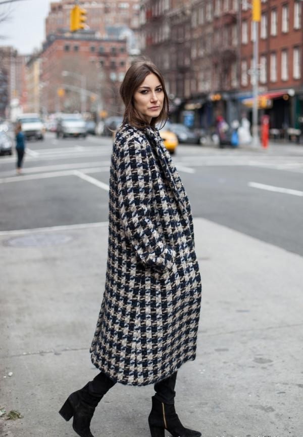 娱乐圈女星人手一件的“千鸟格大衣”，干练高质感，休闲又百搭