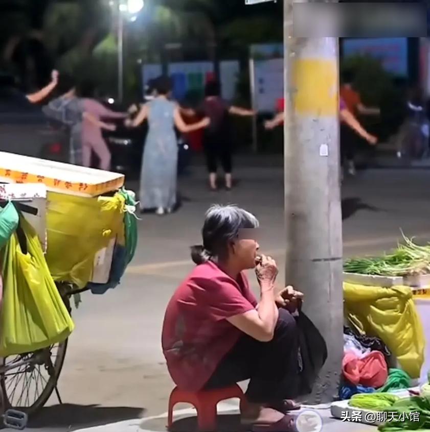 一张“农村小女孩帮忙麦收”照片惹众怒：收起你的傲慢与无知！