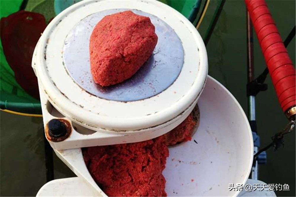 盛夏野钓，杂鱼多大鱼少，记住4个绝杀技巧，钓光各种小杂鱼