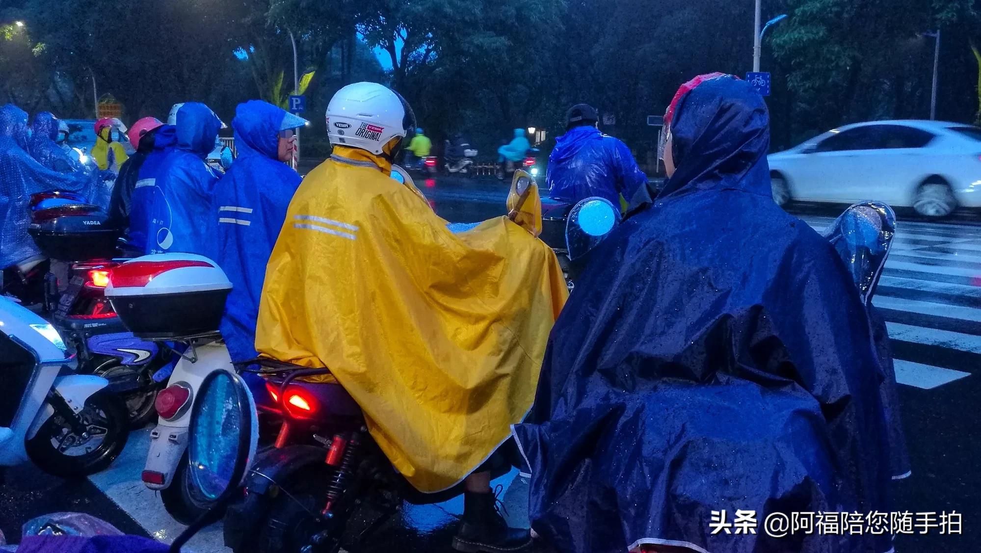 拍雨天摄影视频技巧教程,雨天的拍摄技巧具体怎么拍