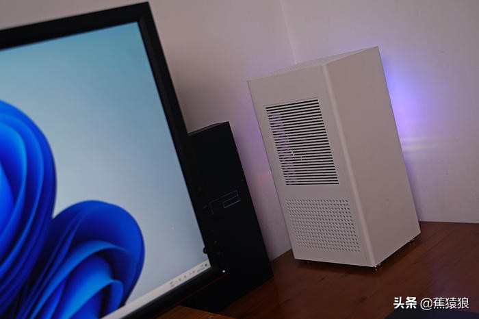 12600K+STRIXB660-I+RTX3060，AKLLAA5立式ITX机箱装机展示