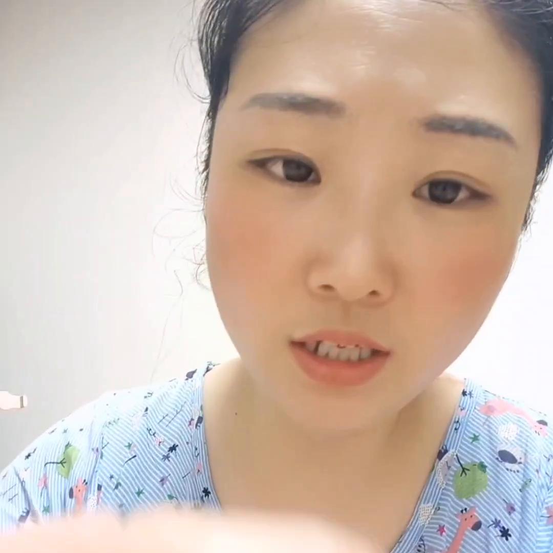 韩国打工。这几天手上图片长了好多湿疹，好痒啊。夜里都睡...