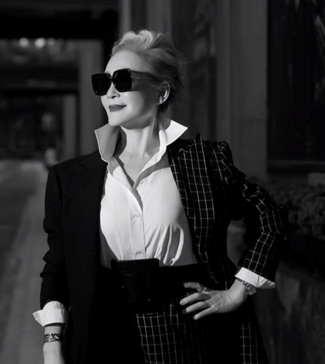 为什么这位总裁奶奶，72岁反而更有魅力？看完这几点就明白了