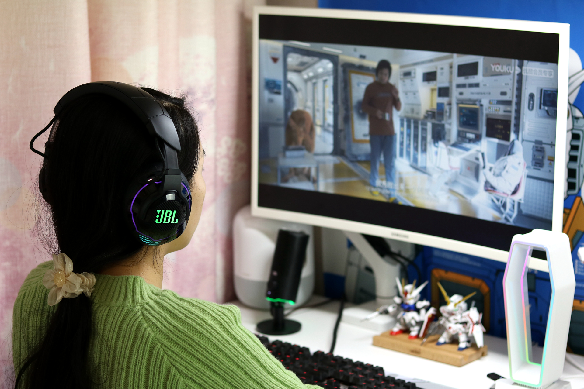 2000块钱买个蓝牙音箱值吗,专业人士jbl头戴式耳机推荐