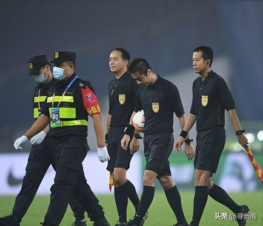 中国足球裁判问题,裁判再引争议中国足球