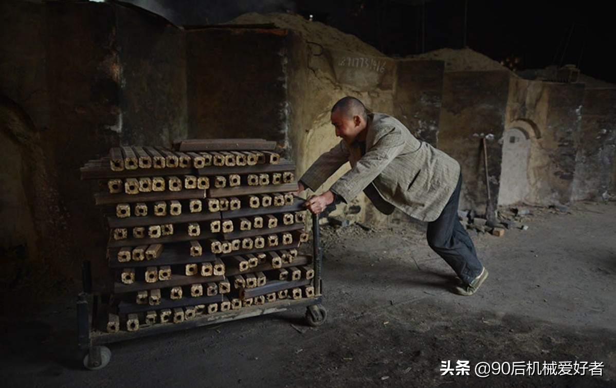 夫妻开烧鹅店一个月赚多少钱,夫妻开一家烧烤店需要多少