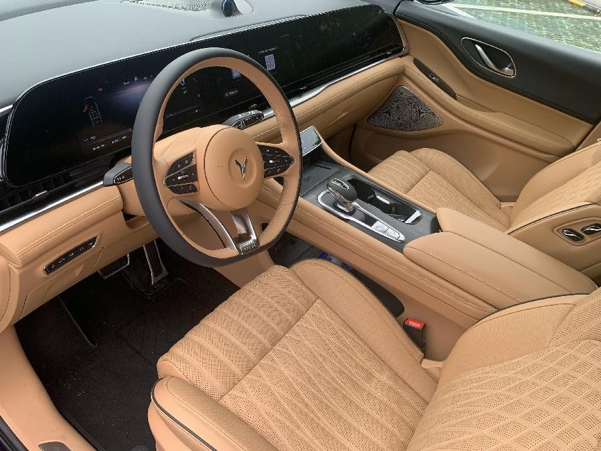 岚图梦想家和丰田埃尔法测试视频,东风岚图增程式suv试驾