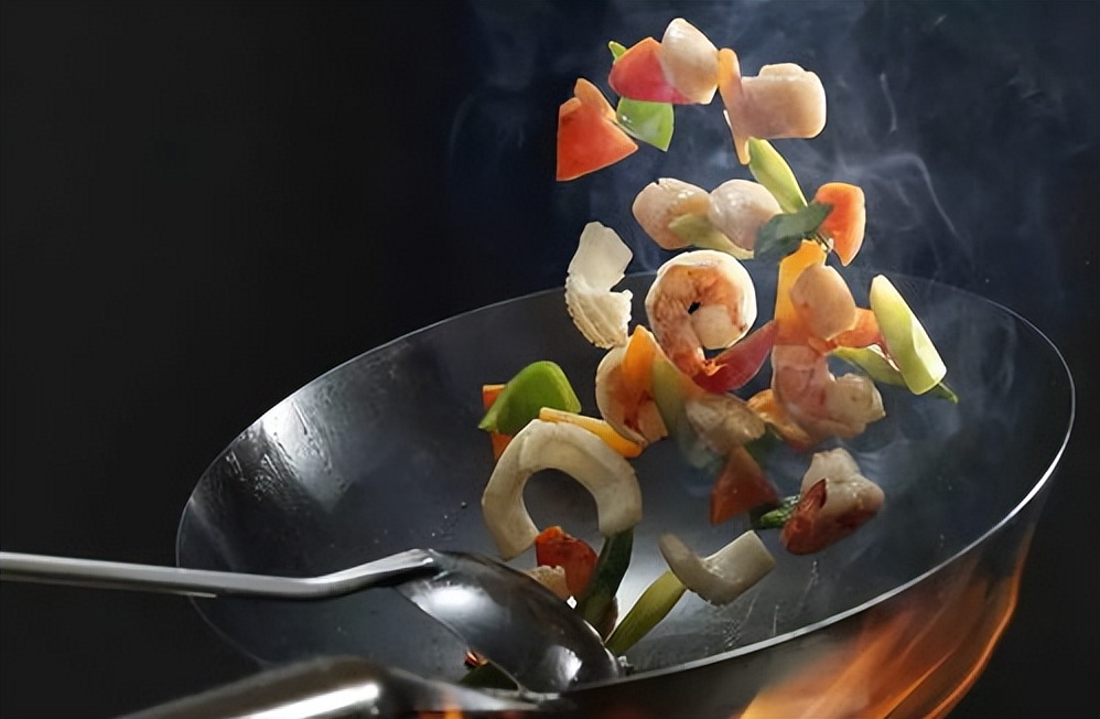 不粘锅涂层轻微刮出条印有毒吗,不粘锅涂层危害视频