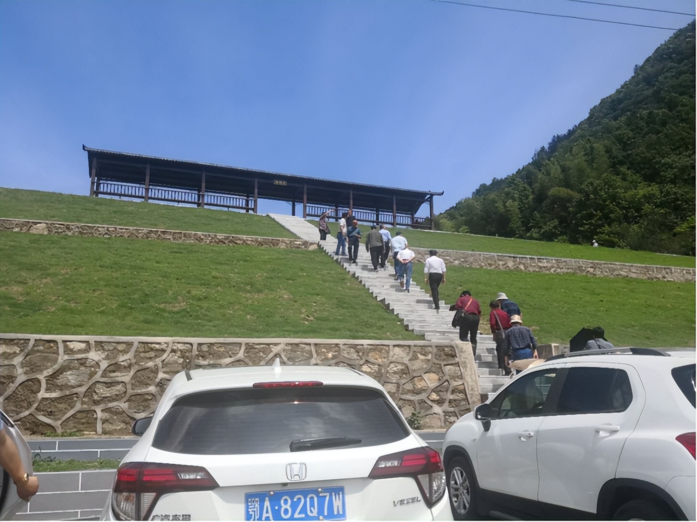 胡国民两室一厅,胡国民乐山