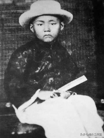 蒋介石败走台湾时，为何执意带走末代衍圣公，孔子后人有何遗秘？