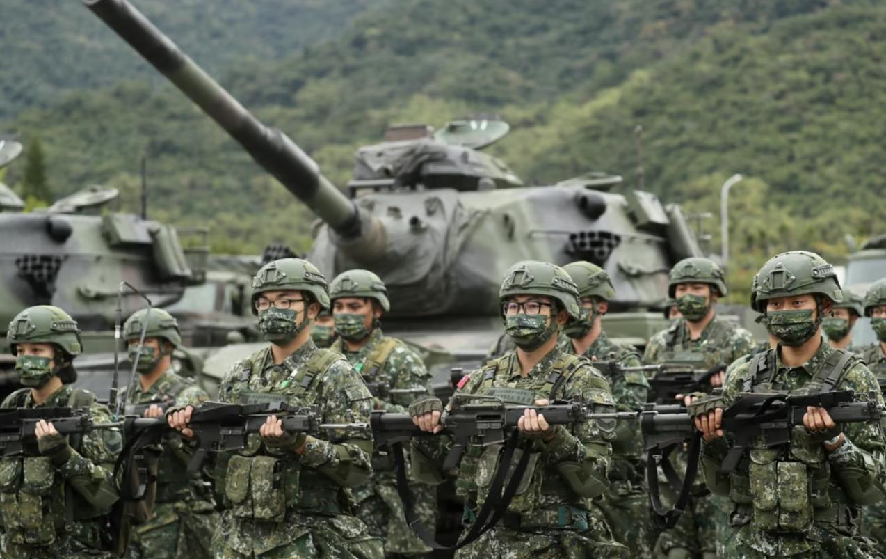 200名美军赴台后，岛内出现新变化，台教授抱怨：*美亲**的代价太大