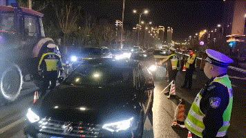 公安在岗守护一方平安,我在岗位上五一我在岗公安不打烊