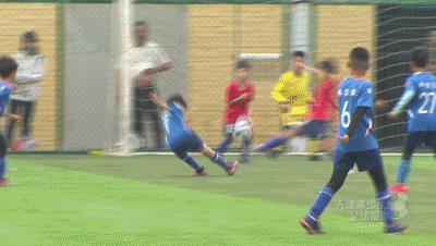 少年足球联赛开幕,足球联赛的开幕表演