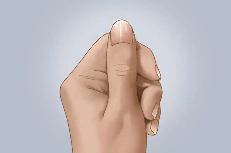 为什么指甲有横条纹要怎么解决,指甲上有竖纹是什么病的前兆吗