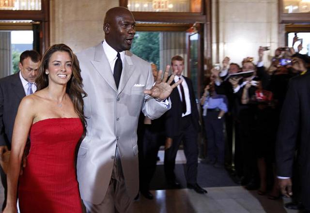 世界上最富有的运动员迈克尔乔丹 (迈克尔乔丹美国体育)