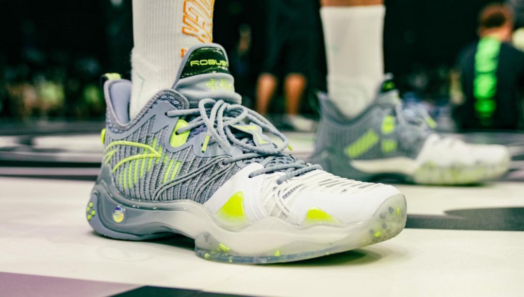 球鞋推荐2021年实战篮球鞋排行榜,突破速度型宽脚后卫球鞋推荐