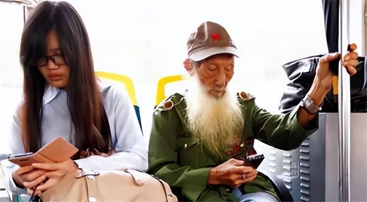 李继胜：87岁的他当“裸模”20年，与24岁女孩同住，子女都不来往