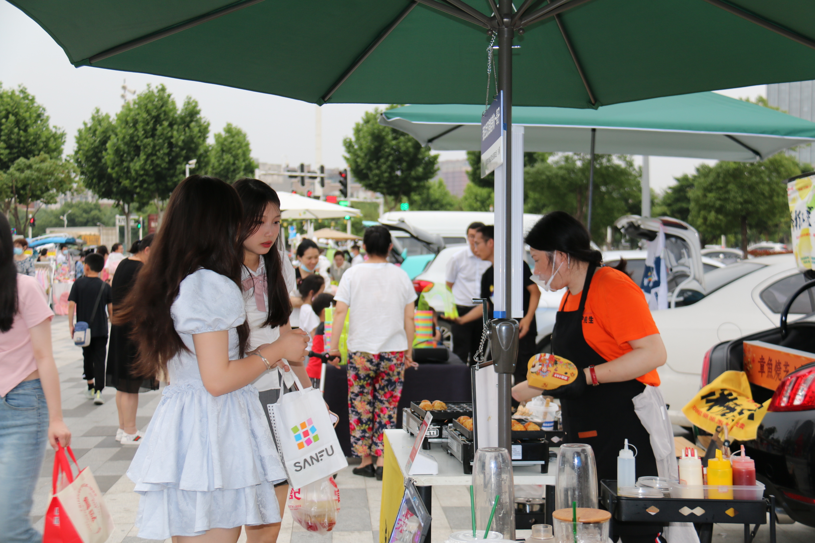 不想上班的的年轻人都在干嘛,现在的年轻人都不努力工作