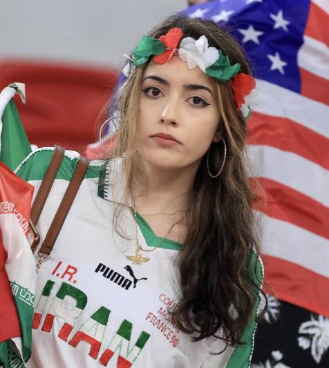 伊朗球迷观赛,伊朗女球迷惊艳全场