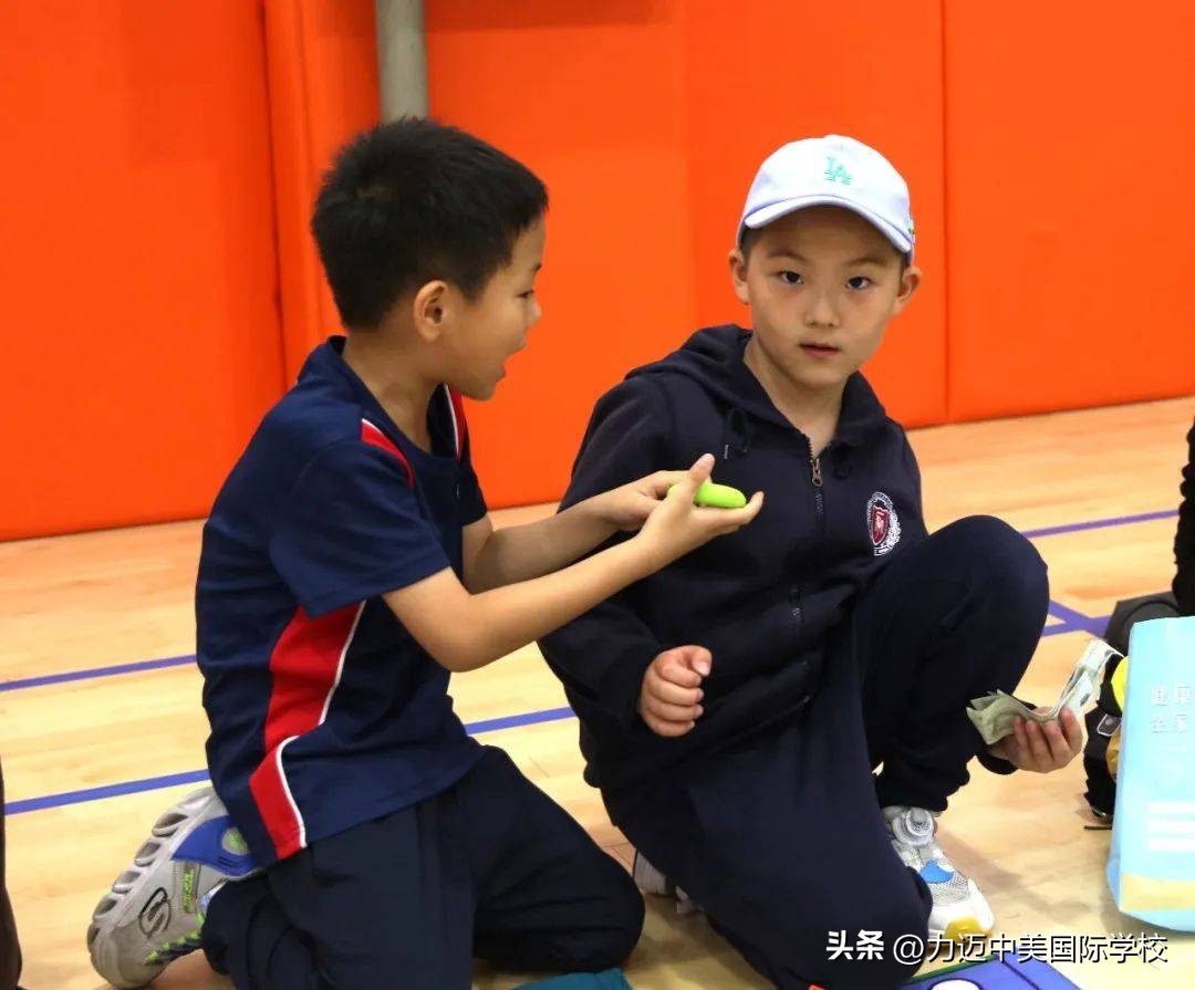 小学生爱心义卖暖人心,以爱为名的义卖