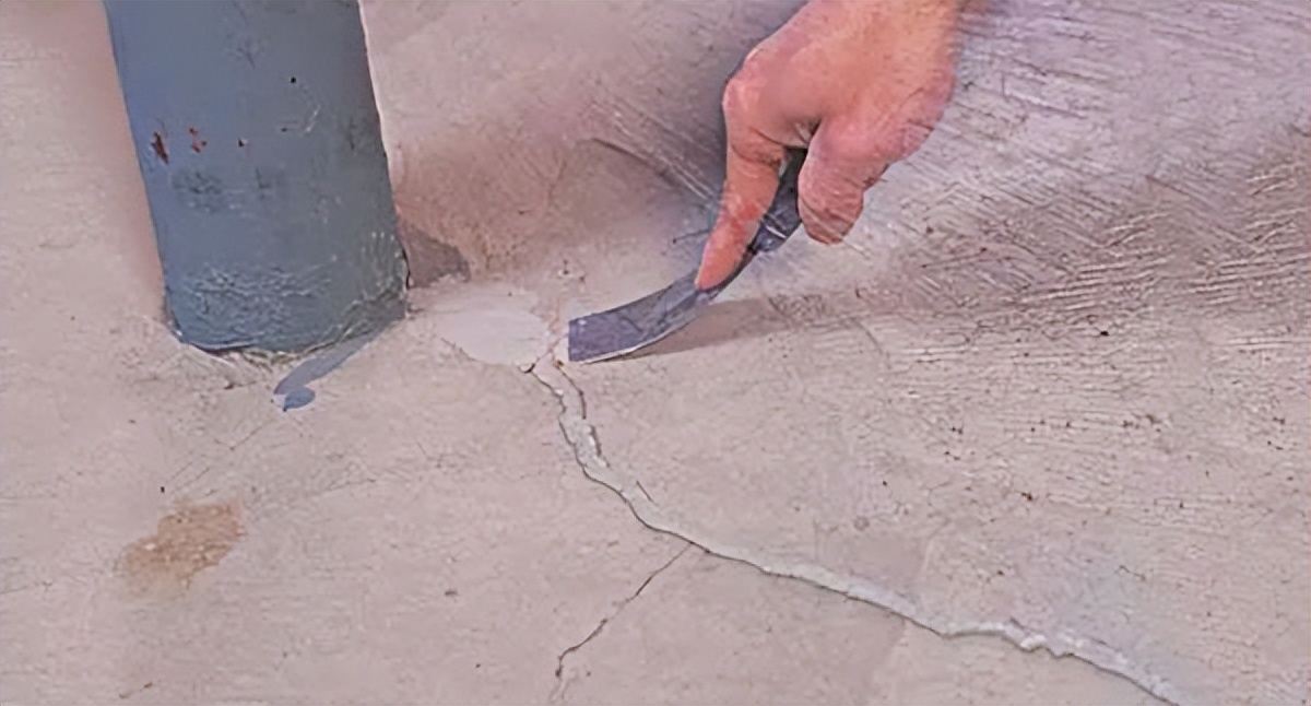 内蒙古混凝土裂缝修补剂施工视频,混凝土路面裂缝沥青灌注修补方法