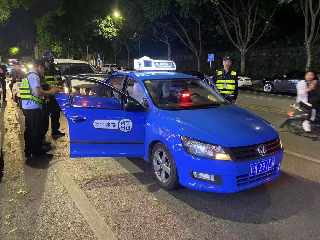 上海打击克隆出租车,克隆出租车背后黑色的产业链