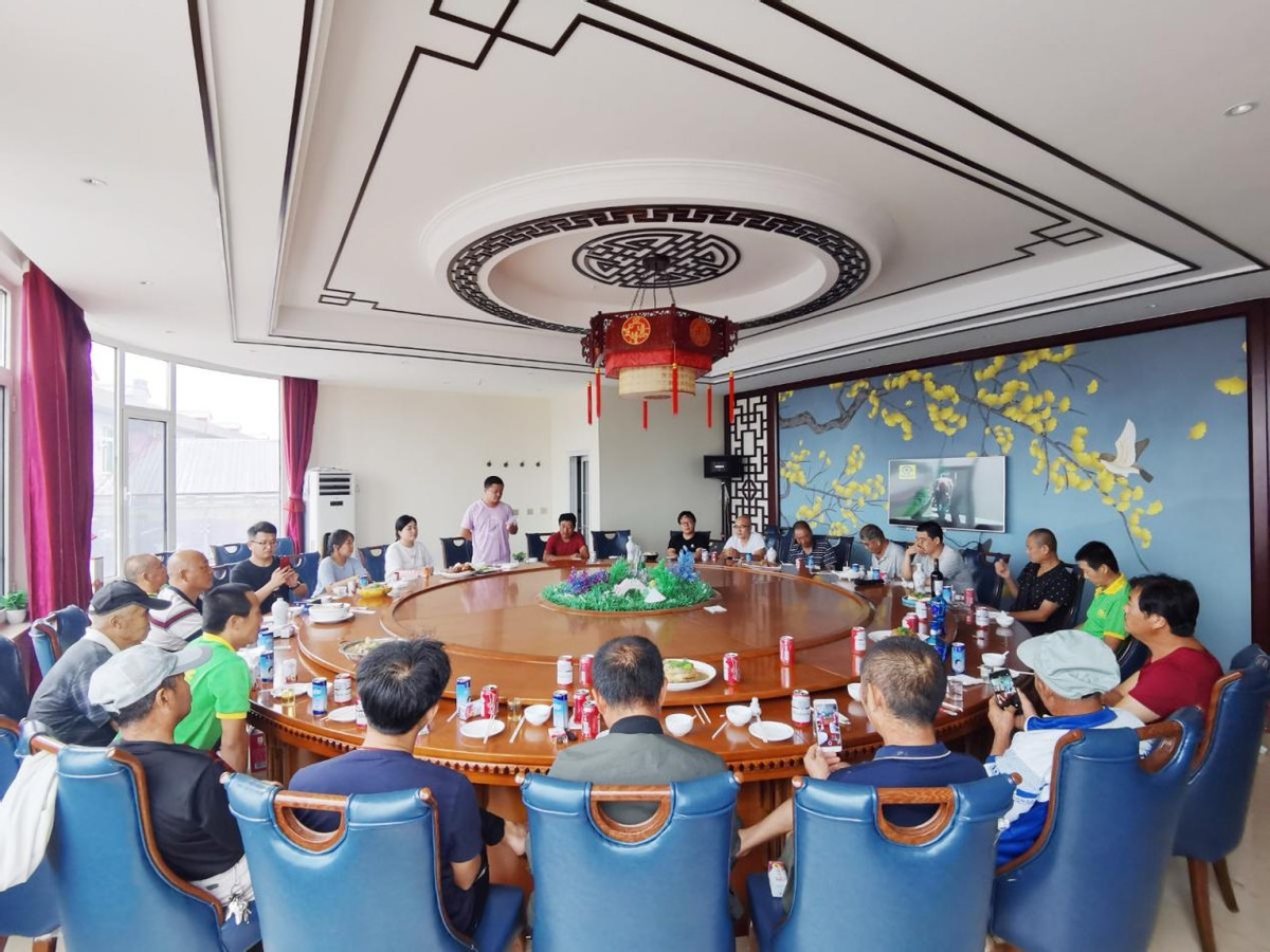 约领导吃饭怎么说领导才容易出来,和领导吃饭不知道先敬谁