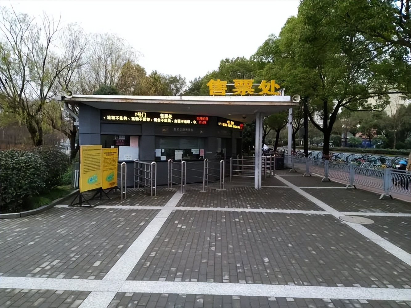 为啥咱人民币不能自由兑换美元？因为有人说了，仨条件不能都满足