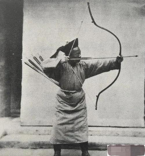 中国弓箭和西方弓箭哪个更强,中国弓和英国弓的对比