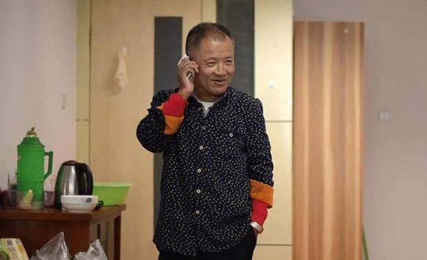 60岁老头浓妆艳抹,60岁老头打扮成女人