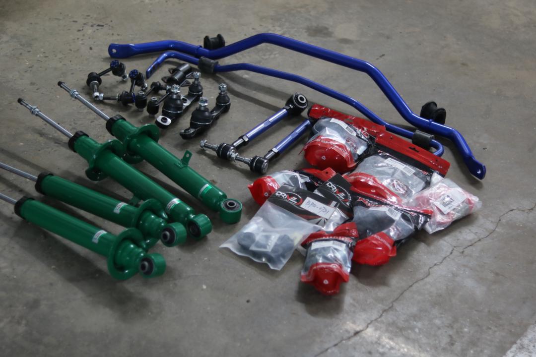 皇冠3.0经典老车翻新复活视频,丰田皇冠13代翻新