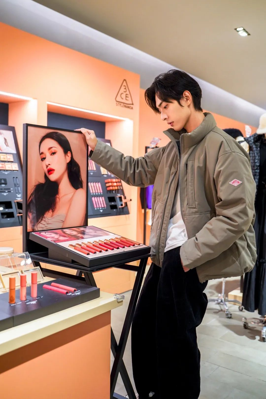 解锁高街潮牌穿搭,解锁时尚春节有新意