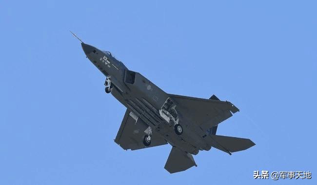 中国导弹宣传片震撼全场,宣传片演示弹道导弹打击美航母