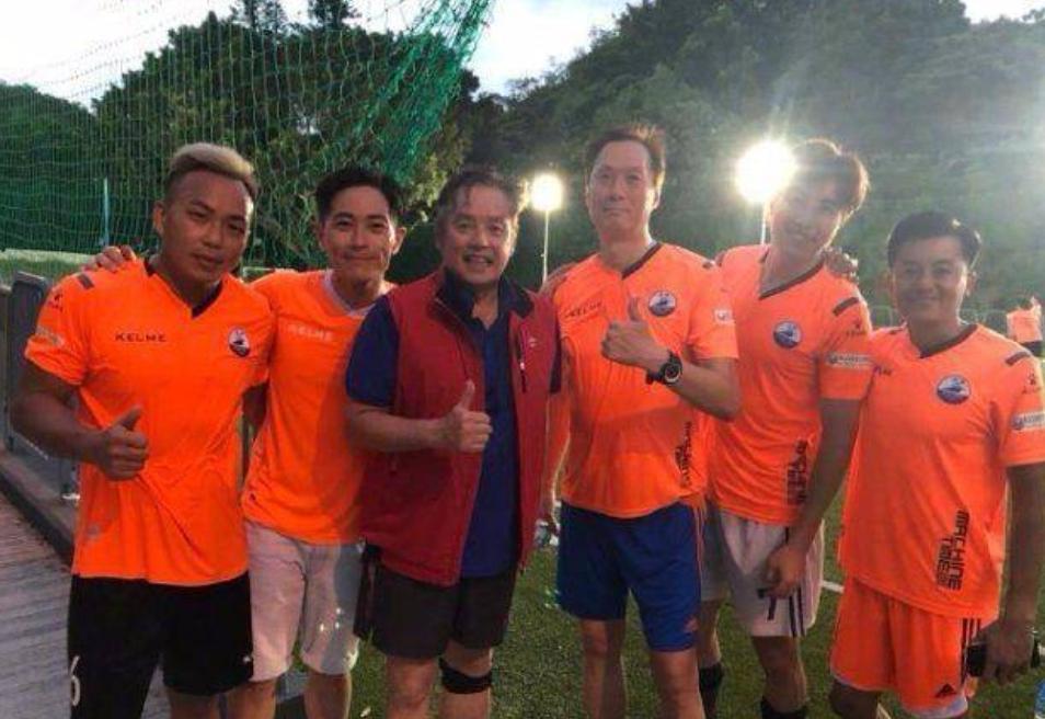 谭咏麟足球怎么样,谭咏麟年轻踢足球视频