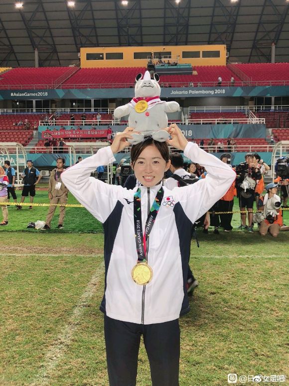 女足场上颜值照片,球场上惊艳的美女