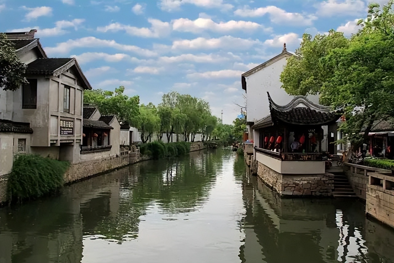 世界上最著名的十大古镇,云南著名古镇景点排名