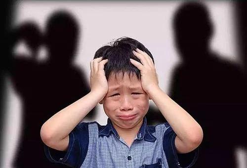 打了小孩一巴掌要被判五年,两个青年打小孩子的事件最新