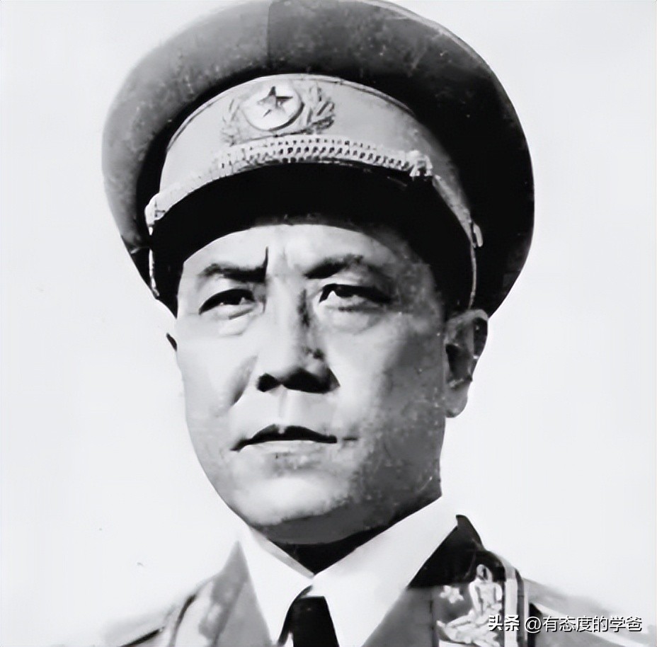 22岁担任军政委，革命13年后却成师级干部，大授衔时难倒罗荣桓