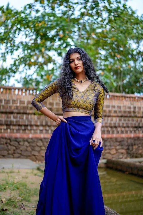 暖肤色穿蓝色好看吗,各种蓝色适合什么肤色的人穿