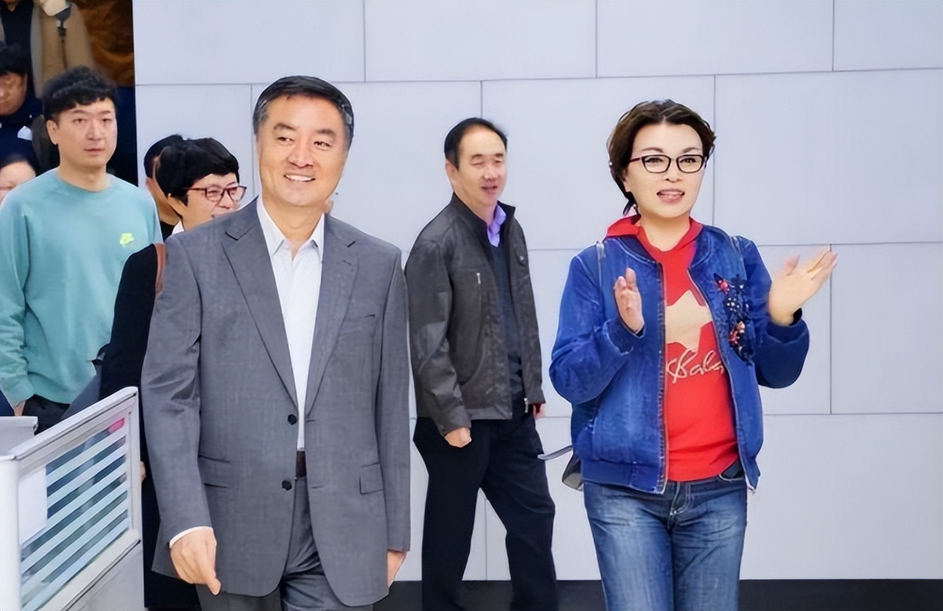 央视主播李瑞英儿子坠楼,央视新闻主播李瑞英怎样了