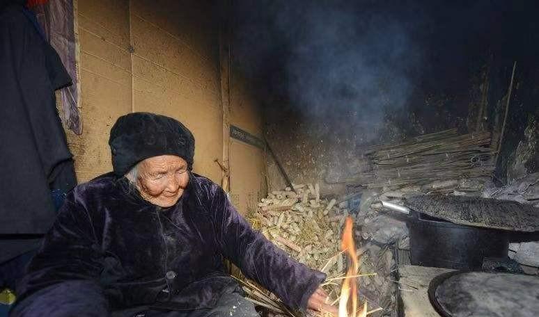 人到晚年该怎么养老 (老人靠自己该如何养老)