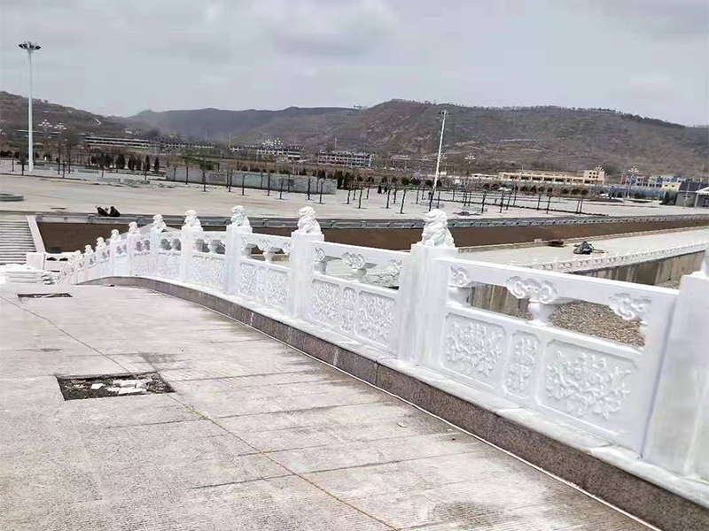 汉白玉旗台栏杆多少钱一米,河南汉白玉栏杆栏板定做