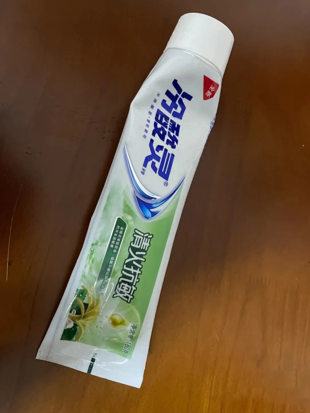 牙齿发黄牙缝大怎么去除,牙齿表面发黑如何处理呢