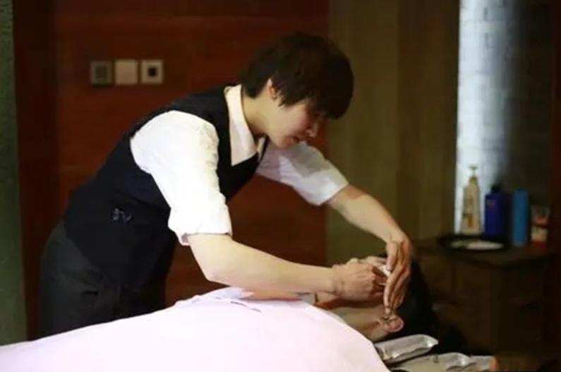 一位80后入殓师的忠告：不能用手直接触摸遗体，就算是亲人也不行